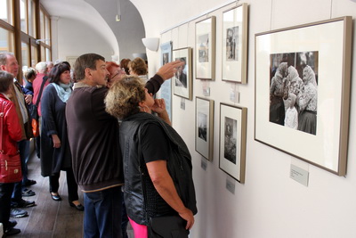 Viele Besucher entdeckten bekannte Gesichter auf den Fotografien.