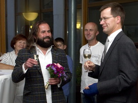 Künstler Henry Krzysch (li.) und Bürgermeister Bengt Kanzler bei der Eröffnung. 